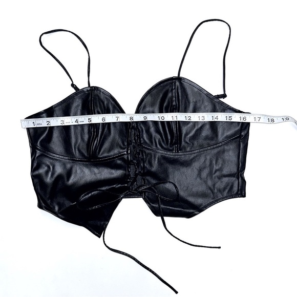 Black pleather lace up crop top - faux leather stretchy bustier - Shein size M - Picture 3 of 5